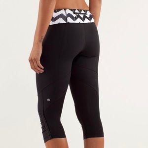 Lululemon below-knee crops wide waistband